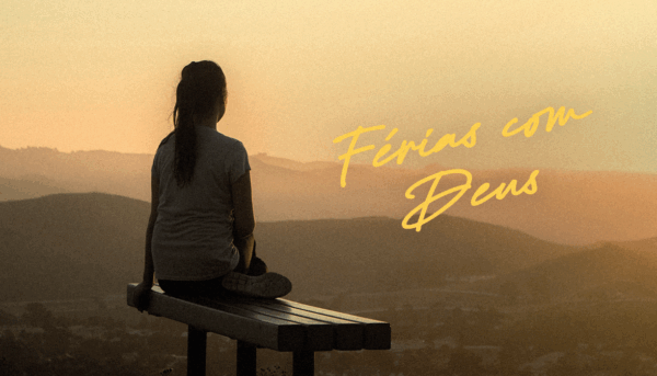 Férias com Deus - mulher sentada olha o por do sol