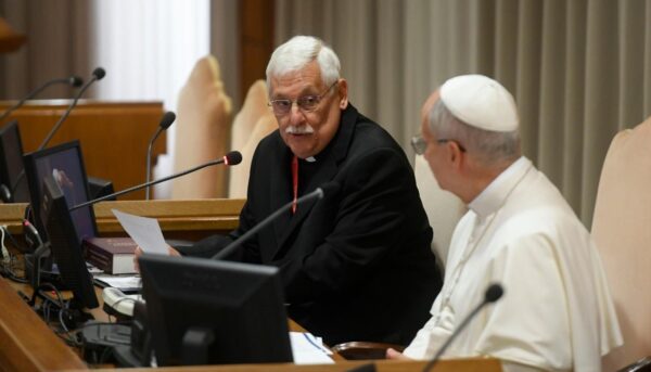 Papa Leão XIV e o Padre Geral dos jesuítas Arturo Sosa trocam olhares