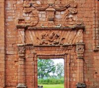 Fachada de um antigo edifício nas reduções do Paraguai