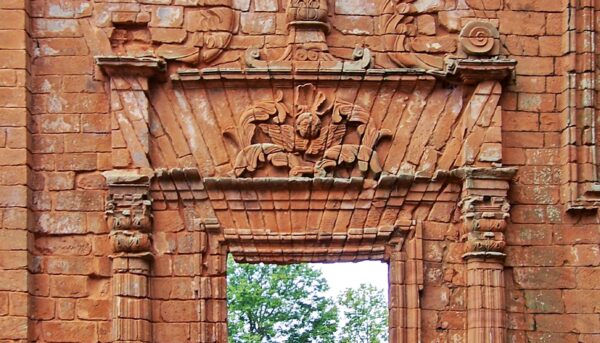 Fachada de um antigo edifício nas reduções do Paraguai