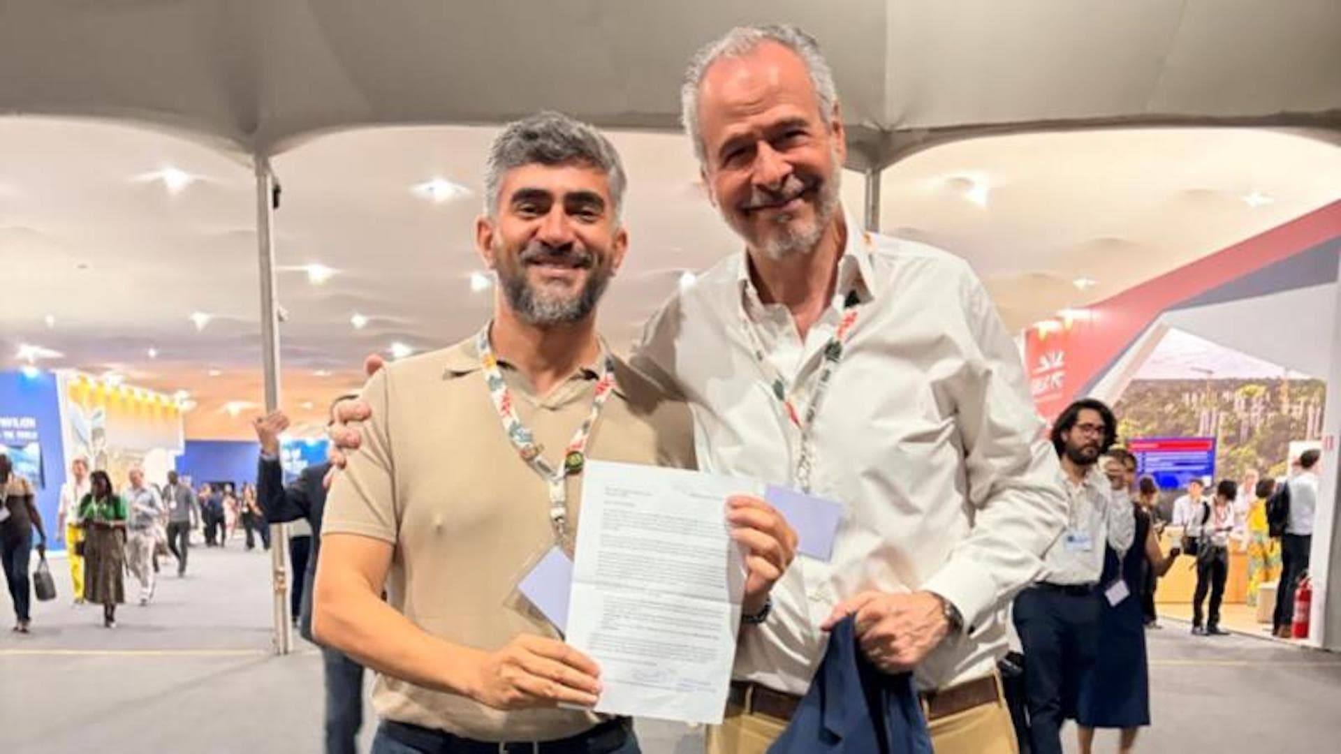 P.%20Anderson%20Pedroso%2C%20sj%20com%20o%20Presidente%20da%20Confer%C3%AAncia%2C%20Andr%C3%A9%20Aranha%20Corr%C3%AAa%20do%20Lago.