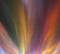 várias cores esbaticas surgem refratidas por um objeto que está fora da imagem