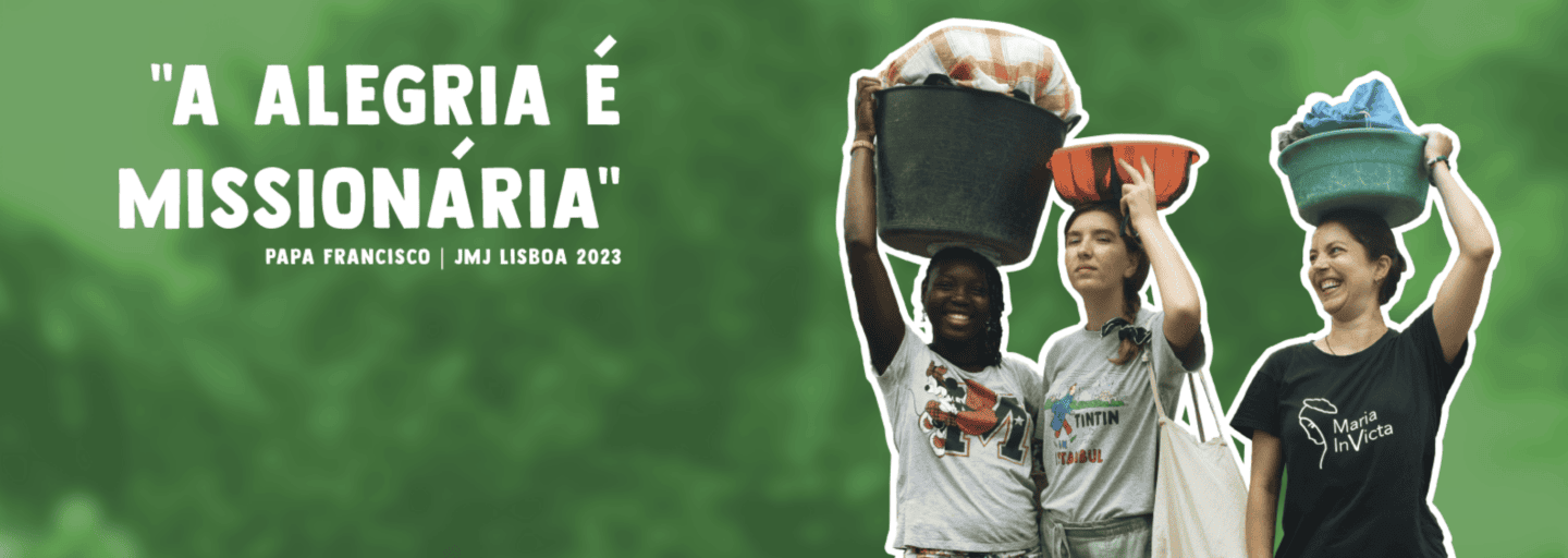 3 mulheres carregam alguidares na cabeça