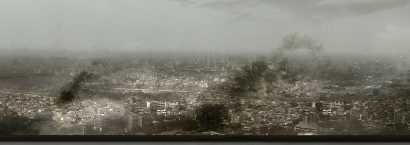 vista aérea de cidade bombardeada, de onde se elevam nuvens de fogo