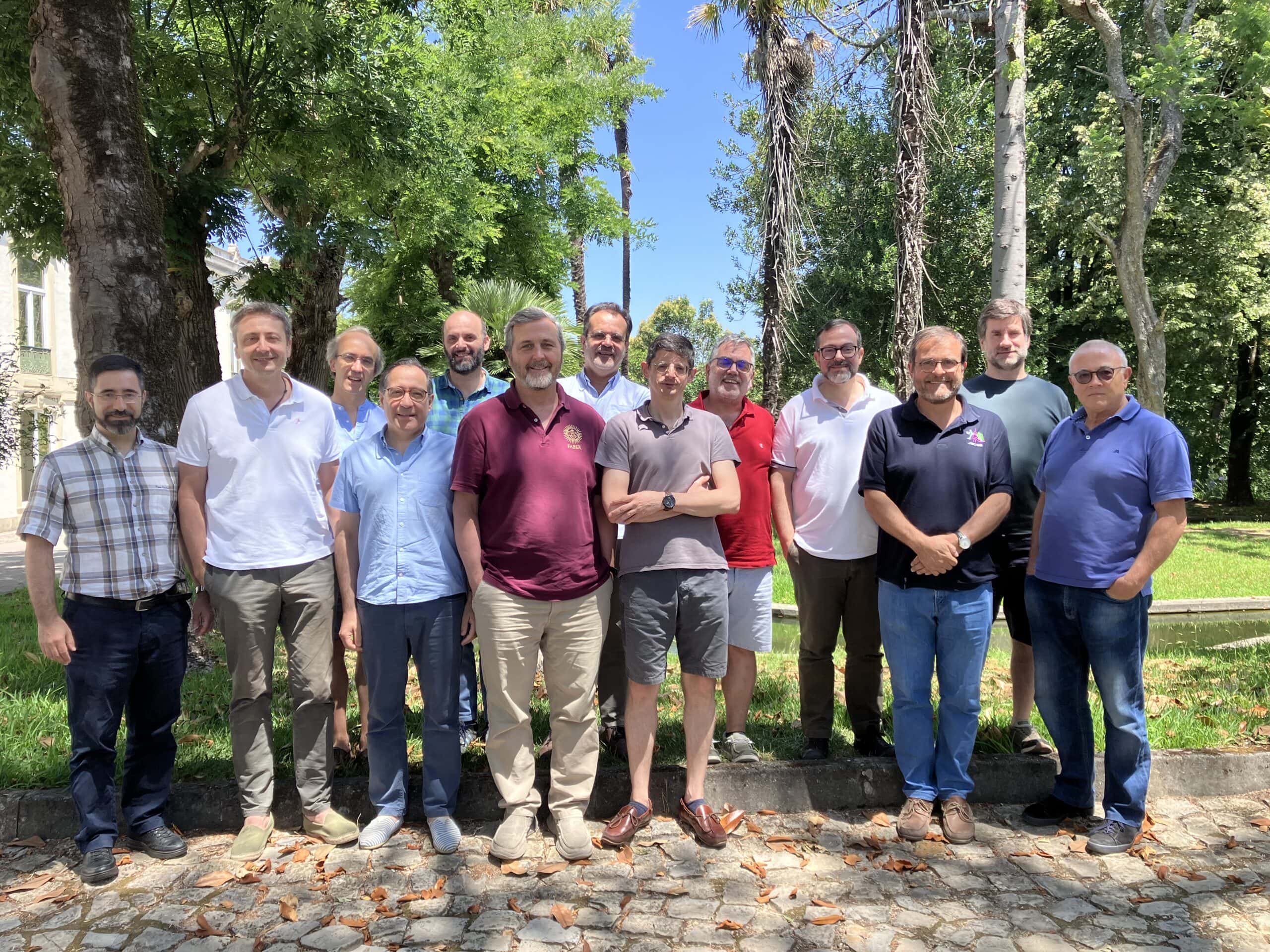 Grupo dos superiores das comunidades jesuítas em Portugal reunido na Quinta da Esperança, juntamente com o P. Francisco Cuartero sj, durante o encontro de superiores realizado de 8 a 11 de julho de 2026